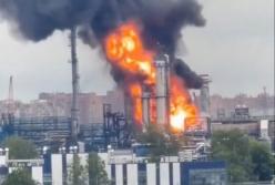 Удар українського дрона зупинив роботу Московського НПЗ, — Reuters