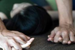 На Буковине мужчина регулярно насиловал родную дочь, которая родила от него ребенка