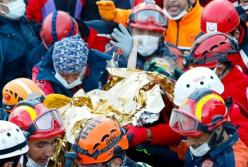 Трехлетнюю девочку спасли через 65 часов после землетрясения в Турции (видео)