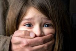 В Харькове мужчина изнасиловал 12-летнюю девочку, когда она возвращалась домой из школы