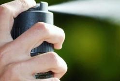 В Одессе прохожий распылил в лицо полицейскому газ