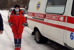 В Черкасской области мужчина отгрыз капельницу в "скорой" и напал на медиков