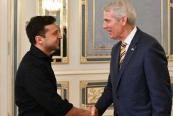 Зеленский обсудил "две войны" с сенатором США