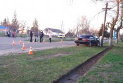 На Ровенщине пьяный водитель Audi насмерть сбил 80-летнюю женщину и при бегстве врезался в столб