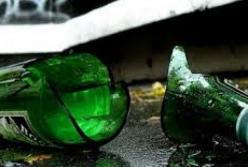 В Днепре школьницы чуть не убили бутылкой мужчину