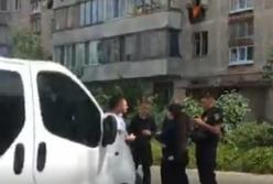 В Киеве обстреляли машину (видео)