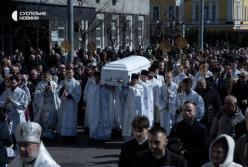 Філарета поховали у Володимирському соборі, тисячі вірян провели його в останню путь (фото, відео)