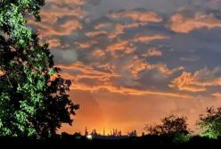 Заграва від пожежі на десятки кілометрів: усі подробиці про масовану атаку на Крим та відео