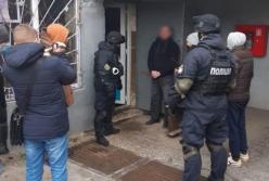 В Харькове полиция изъяла у местного жителя арсенал оружия и боеприпасов (фото)