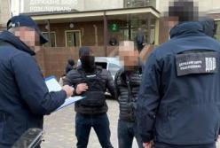 В Одессе полицейский за деньги "крышевал" порнобизнес (фото)