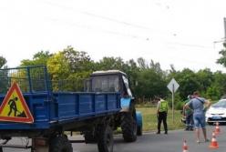 На Волыни селяне отбили у полиции трактор с нагруженным песком прицепом