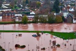 Будинки топило, коли люди спали: сильний шторм накрив Західну Європу, є загиблі та поранені (відео)