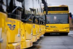 В Киеве из-за скопления воды на улицах задерживается несколько городских автобусов и трамваев