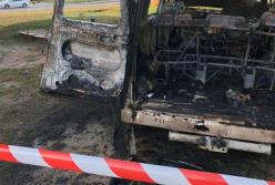 Бросили коктейль "Молотова": в Киеве подожгли авто с людьми