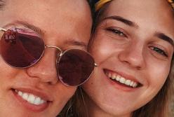 Бывшая жена Потапа позировала с дочерью в купальниках (фото)