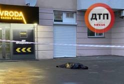 В Киеве из окна многоэтажки выпал мужчина (фото)