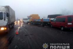 На Ровенщине столкнулись семь автомобилей, есть пострадавшие (фото)