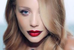 Тина Кароль ошеломила платьем с обнаженной спиной (фото)