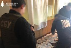 ГБР совместно с Офисом генпрокурора и СБУ задержали прокурора-взяточника (фото)