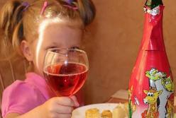 Медики рассказали об опасности детского шампанского
