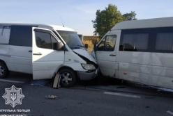 Под Киевом столкнулись фура, микроавтобусы и легковушка, есть пострадавшие