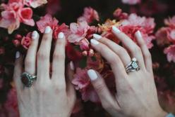 Почему возникают белые пятна на ногтях и как их лечить