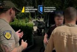 Екс-прокурорів Кіровоградщини підозрюють у вимаганні понад $88 тис. хабаря та легалізації Tesla