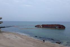 В Одессе задержали мужчину, который пробрался на затонувший танкер Delfi (фото)