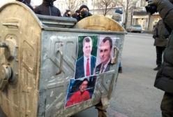 В Харькове начались протесты под мэрией (фото)
