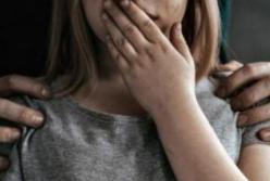 Ранее судимого за изнасилование мужчину задержали за развращение 12-летней девочки (фото)