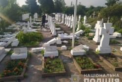 В Стрые вандал надругался над могилами сечевых стрельцов