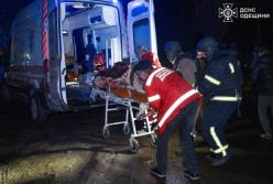 Окупанти вдарили дронами по Одесі: вже 7 постраждалих, вирувала пожежа (фото)