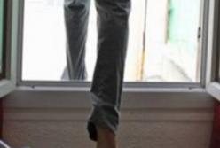 В Кривом Роге 10-летний мальчик выпрыгнул из окна квартиры на пятом этаже