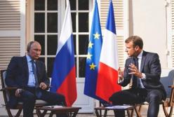После встречи с Путиным Макрон написал пост на русском