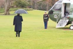 Трамп забыл про свою жену перед посадкой в вертолет (видео) 
