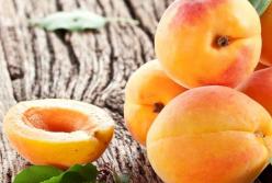 Врачи рассказали, в каких случаях вредно есть абрикосы