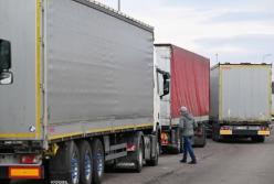 На кордоні з Польщею зупинили оформлення вантажних автомобілів 