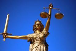 В Киеве будут судить экс-полицейского и его сообщника из-за вымогательства около миллиона гривен