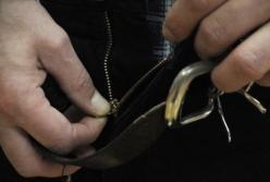 В Киеве пьяный мужчина приставал к 14-летней девочке и демонстрировал ей свой половой орган (фото, видео)