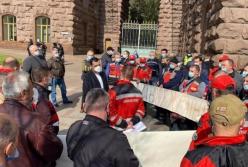 В центре Киева проходит несколько митингов