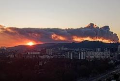 Львів під чорним небом в диму: мінус склад із шинами, фабрика LA П'єц та енергооб'єкт (відео)