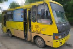 Російський дрон атакував маршрутку в Херсоні: одна людина загинула, водія та пасажирку поранено (відео)