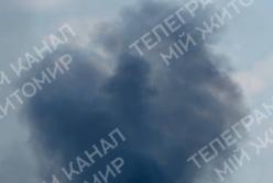 У Житомирі влучання "Бандеролями" у будівлю Нацполіції, багато поранених (фото)