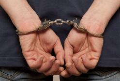 На Днепропетровщине мужчина убил жену, избил 5-летнего сына и набросился с топором на полицейского