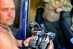 «Рекламу за гроші крутити не хочуть»: український військовий закликає підтримати унікальне виробництво серветок для чищення зброї