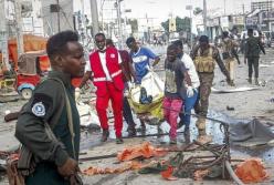 Вибухнули заміновані автівки: у столиці Сомалі теракт, загинули щонайменше 100 людей (відео)