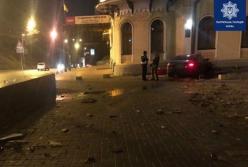 В Киеве пьяный водитель въехал в фасад Национальной филармонии Украины (фото)