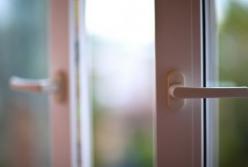 В Сумах студентка выпала с 8-го этажа и умерла