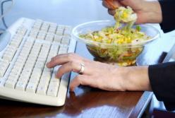 Диетологи определили оптимальное меню при сидячей работе