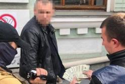 В Киеве на взятке в $2 тысячи задержан чиновник полиции